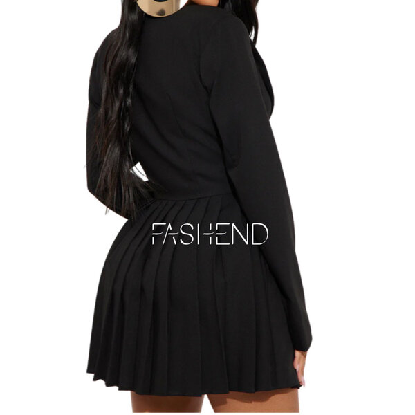 Robe noire courte et élégante pour femme