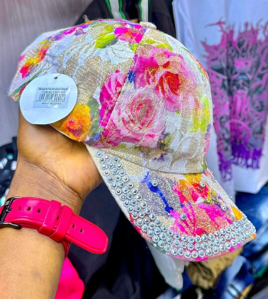 Casquette florale strassée