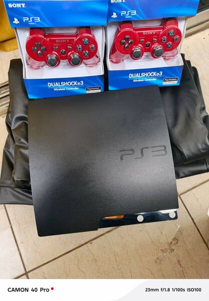 PS3 slim  + Manettes