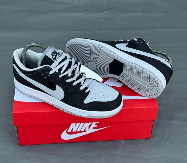Nike homme noir/blanc 40-45