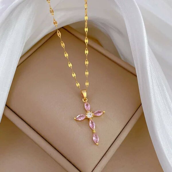 Collier pendentif croix