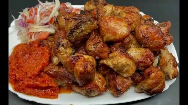 Poulet frit avec de l'attieké