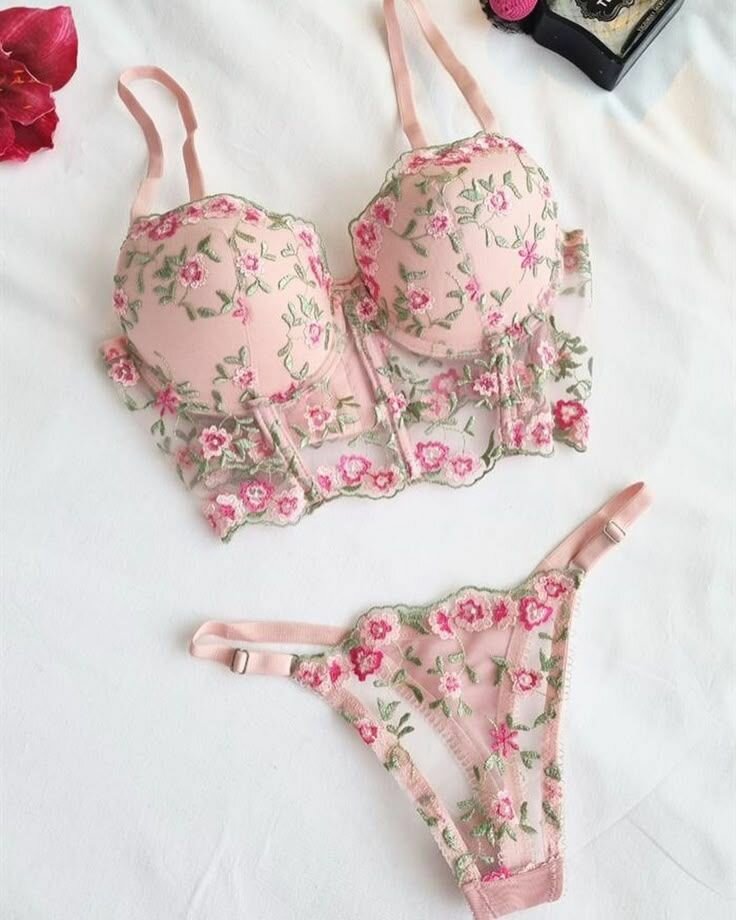 Ensemble lingerie brodé floral