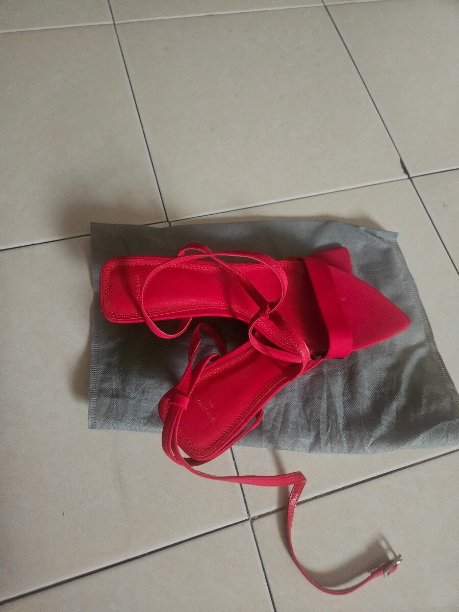 Sandales rouges à talons pour femmes