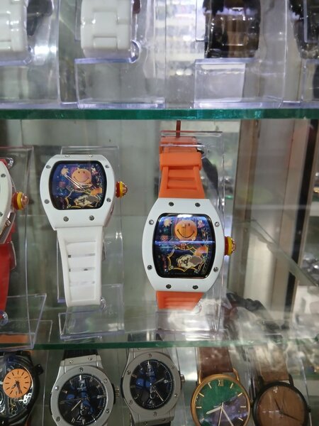 Montres ludiques colorées