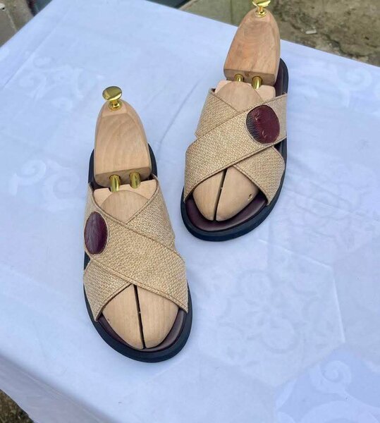 Sandales en cuir tissé élégant