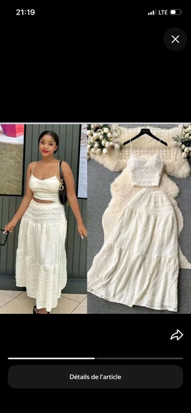 Robe Blanche Évasée Élégante