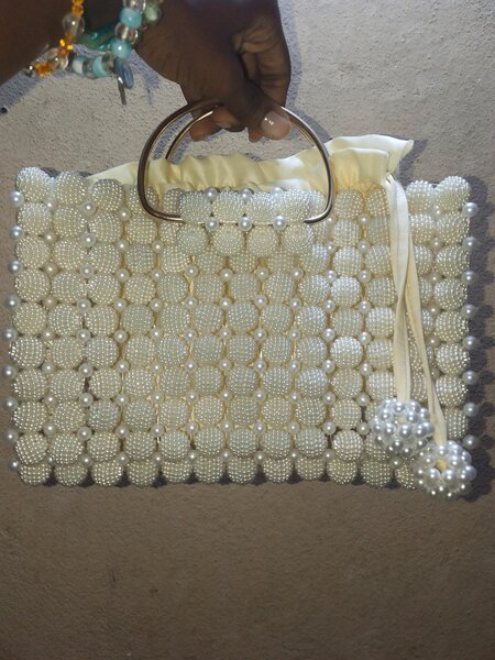 Sac à main perlés élégant