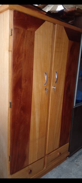 Armoire en bois élégante