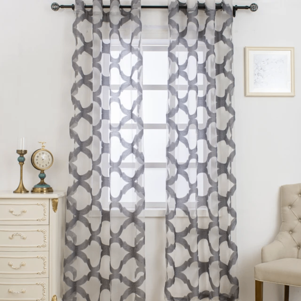 Rideau à motifs géométriques