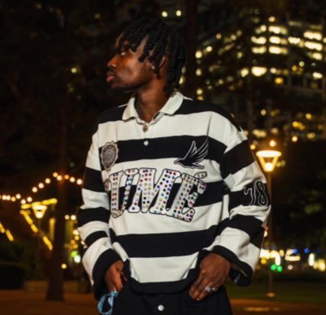 Polo à rayures noires et blanches