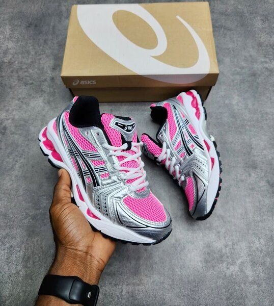 Chaussures de course Asics roses