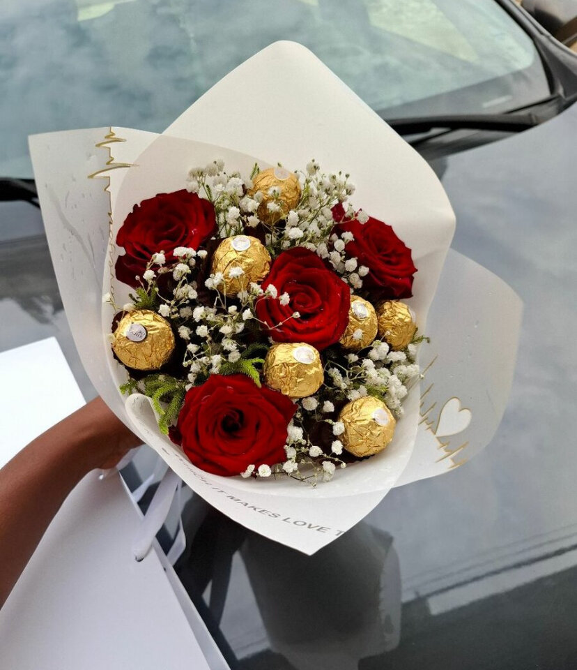 Bouquet de roses et chocolats