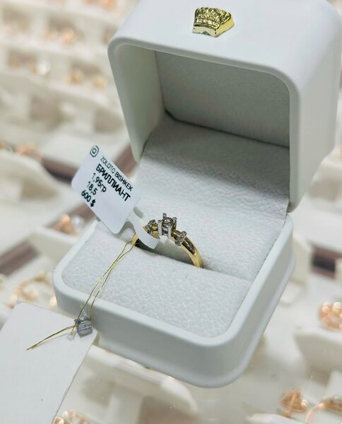 Кольцо с Бриллиантом 300 долларов