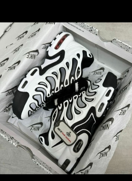 Chaussures Nike Air Max Plus TN noir et blanc