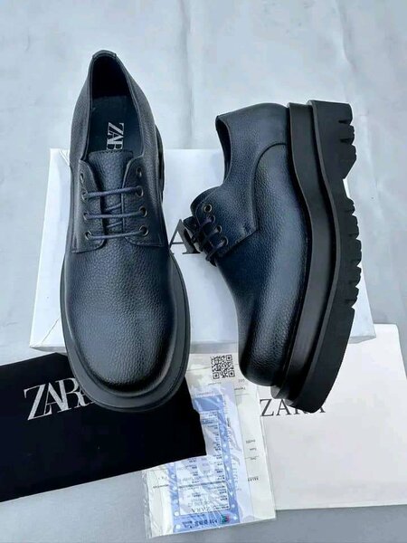Chaussures hommes en cuir noir Zara