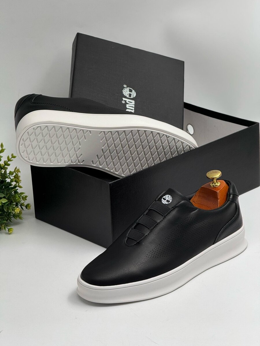 TIMBERLAND BLACK AND WHITE