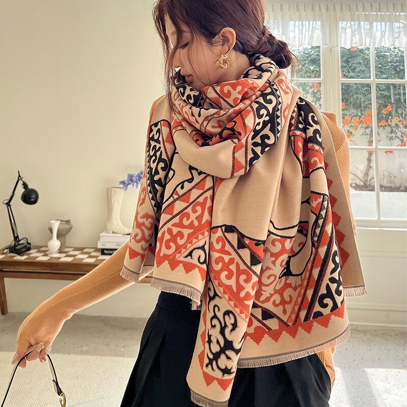 Шарф(Палантин) с национальными узорами.