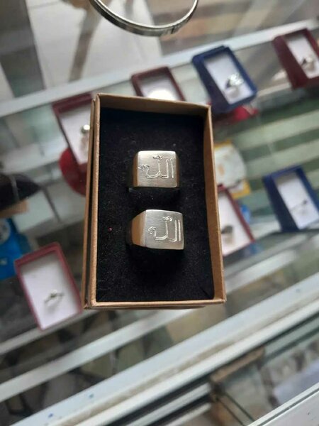 Bague en argent gravée élégante