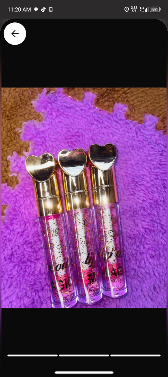 Colour changing lip gloss