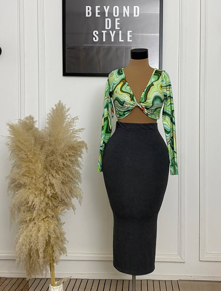 GIRLY SHEIN TWISTED TOP. STRETCHY. 