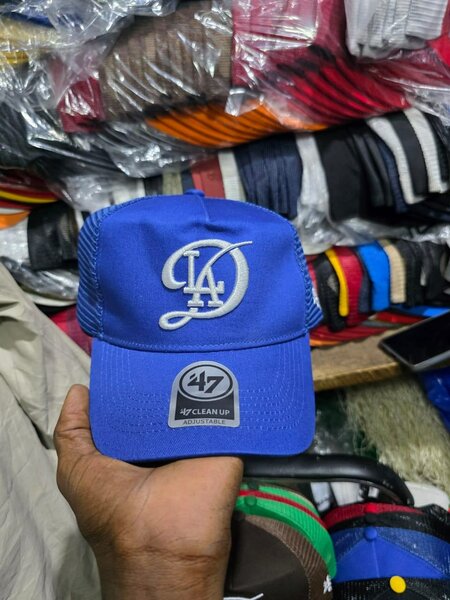 Casquette bleue stylée