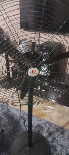 Ventilateur sur pied robuste