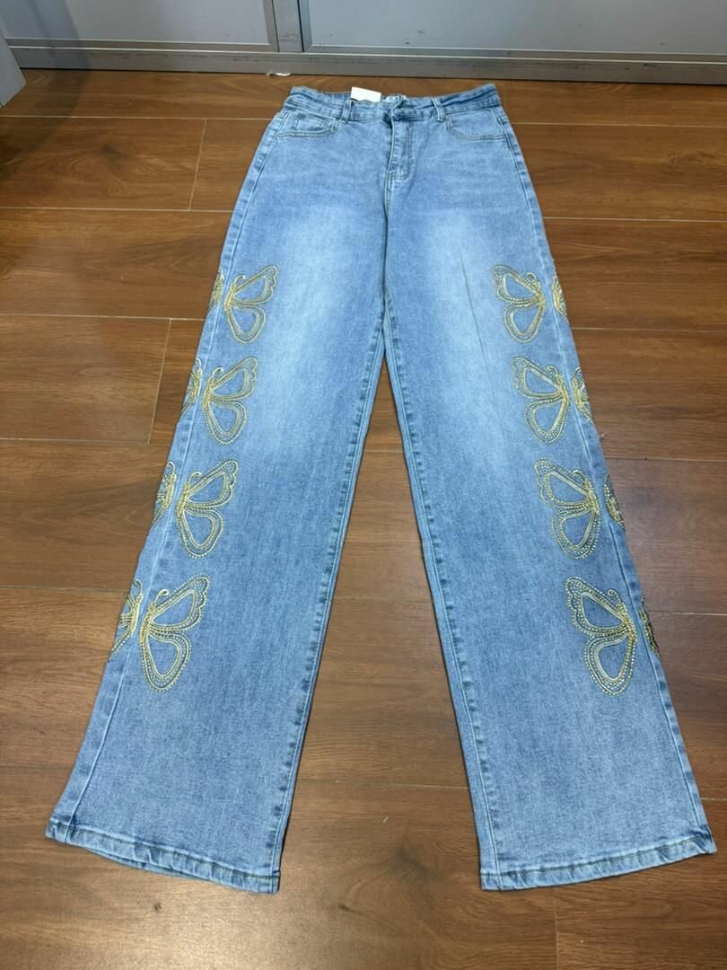 Jeans larges brodés tendance