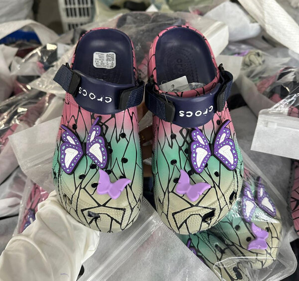 Crocs décorés papillon