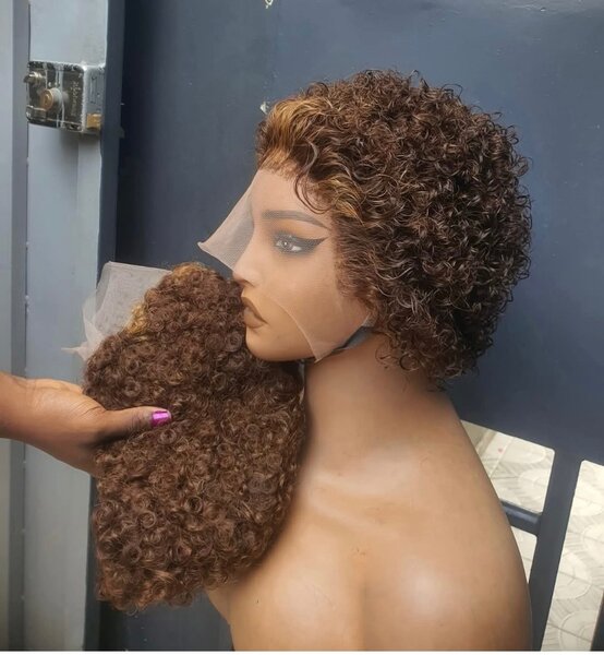 Perruque Bouclée en Dentelle