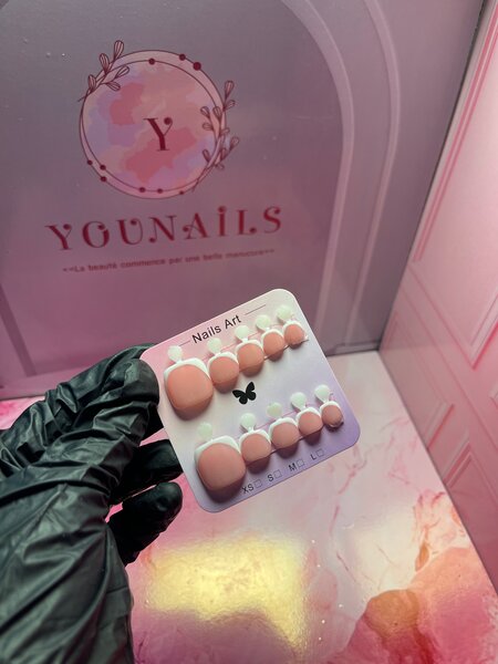 Faux ongles French nude élégants