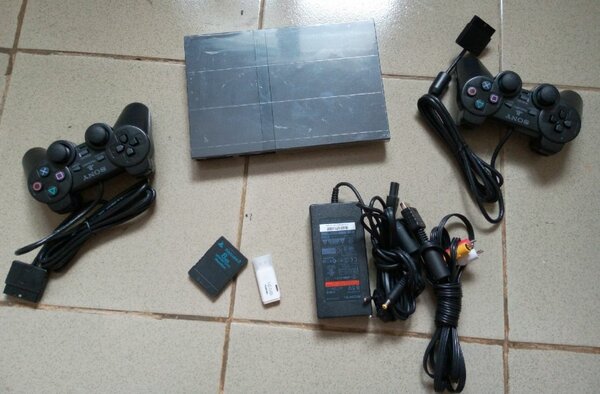 Play 2 slim craquée 20 jeux