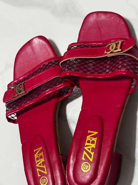 Sandales rouges élégantes