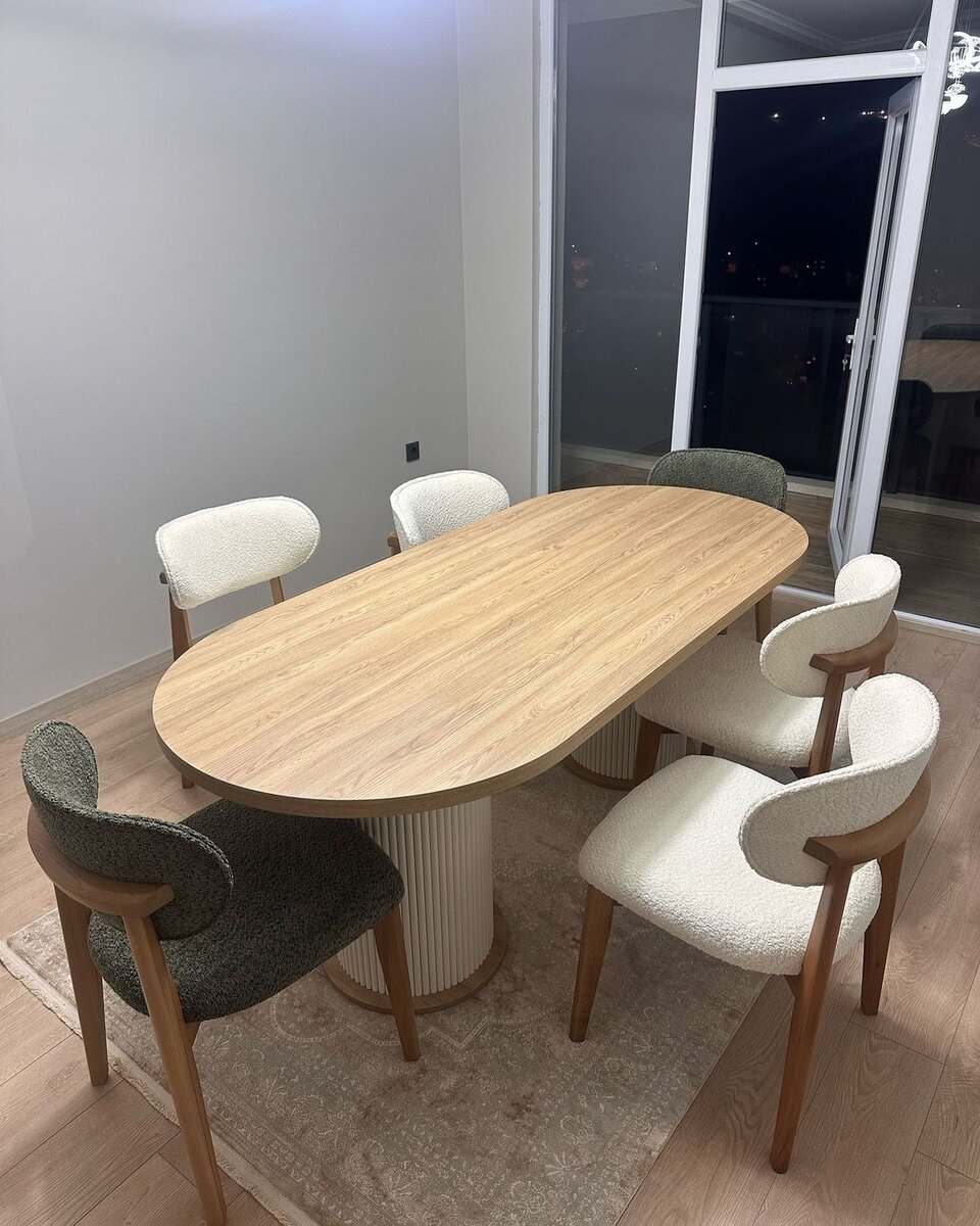 Table à manger ovale moderne