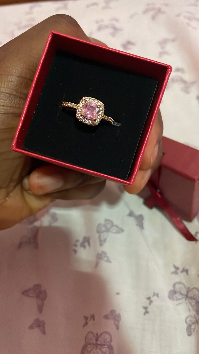 Bague en or rose avec saphir rose