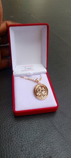 Pendentif élégant en or