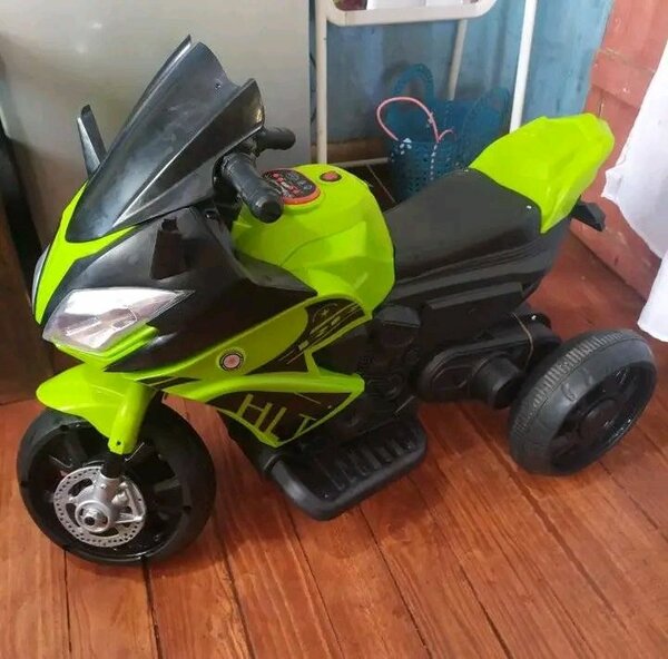 Moto électrique enfant vert