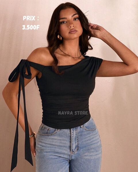 Top asymétrique noir chic