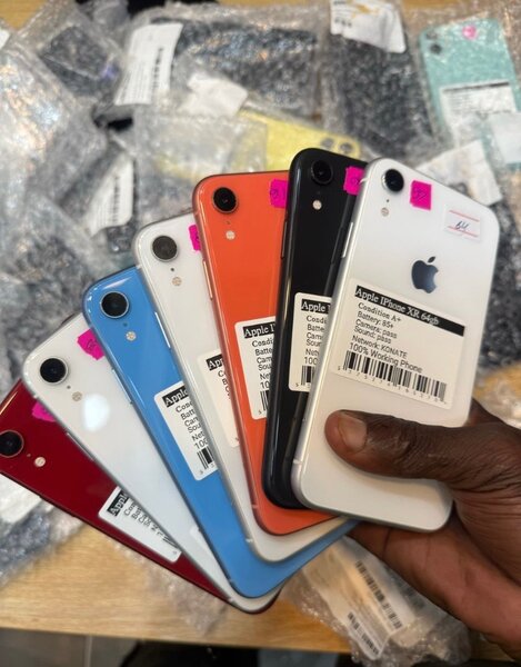 iPhone XR - Couleurs Assorties