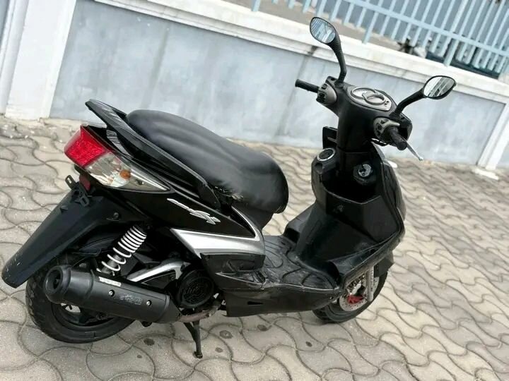 Scooter électrique moderne