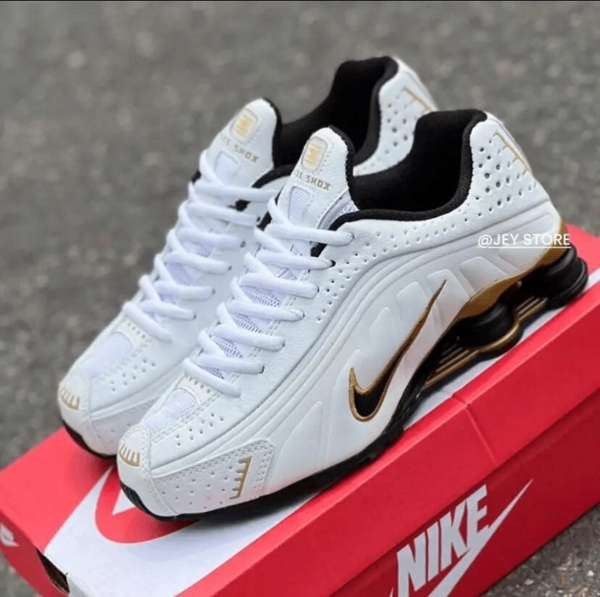 Chaussures Nike Air Max blanc or