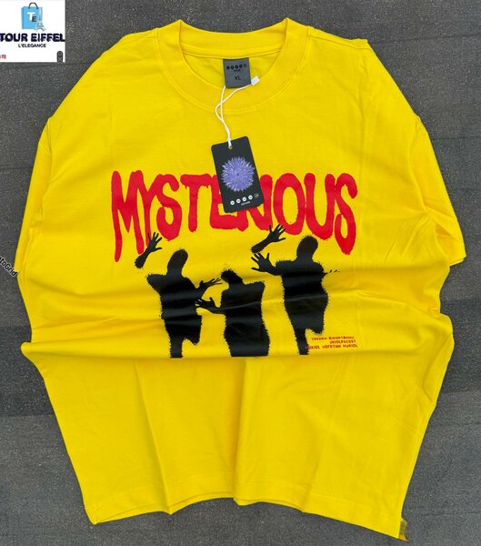 T-shirt jaune mystérieux