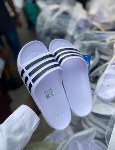 Claquettes confortables blanc