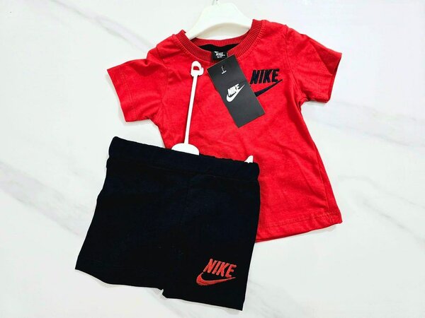 Complet Nike pour bébé avev culotte