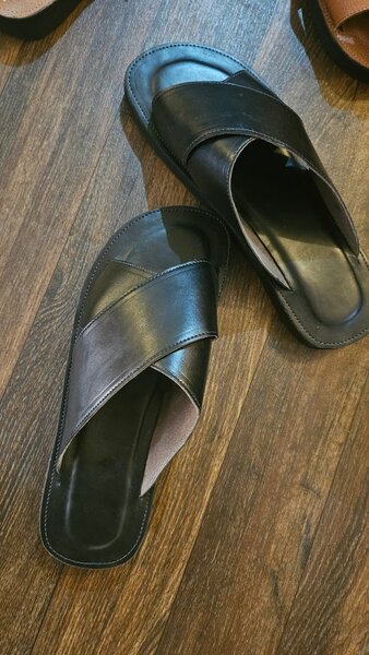 Sandale en cuir semelle gomme