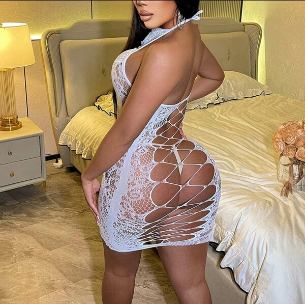 Robe en dentelle blanche transparente