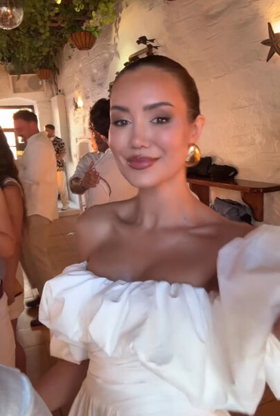 Robe blanche épaules nues