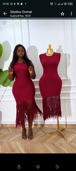 Robe moulante à franges élégante