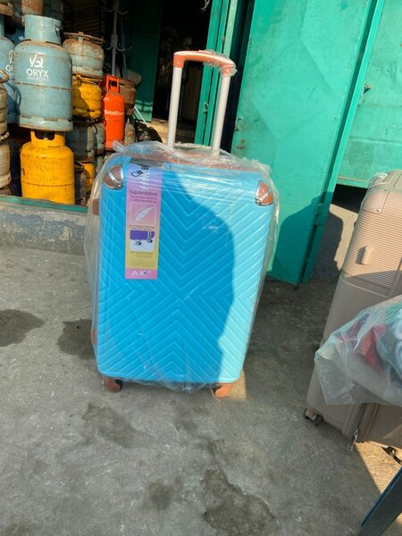 Valise à roulettes bleue robuste