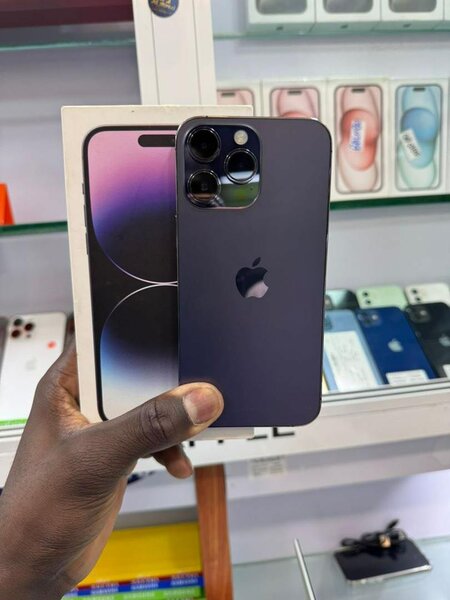 iPhone 14pro max 128go quasi neuf propre avec son carton